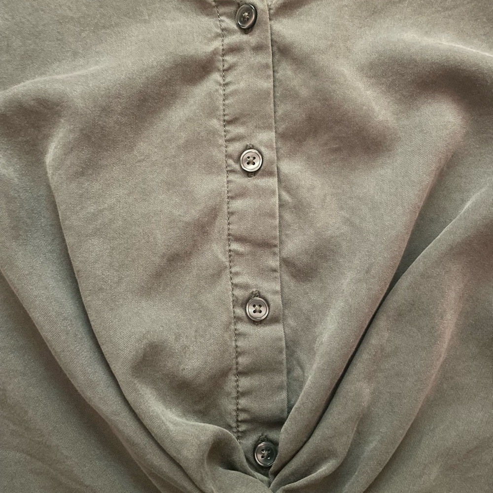 Evereve Olive Green Button-Down Shirt | Twist Tie Front Notched Collar | Size L - Picture 7 of 9